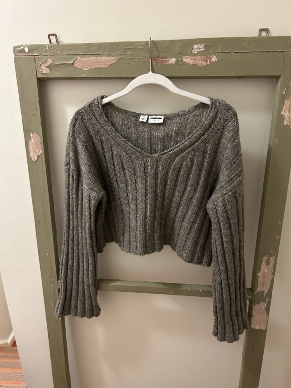 Noisy May Cropped Ribbed V-Neck Sweater - Green, Brown, Gray